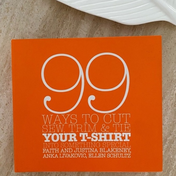 🚨 99 Ways to Cut Sew Trim & Tie Your T-Shirt - Picture 3 of 4